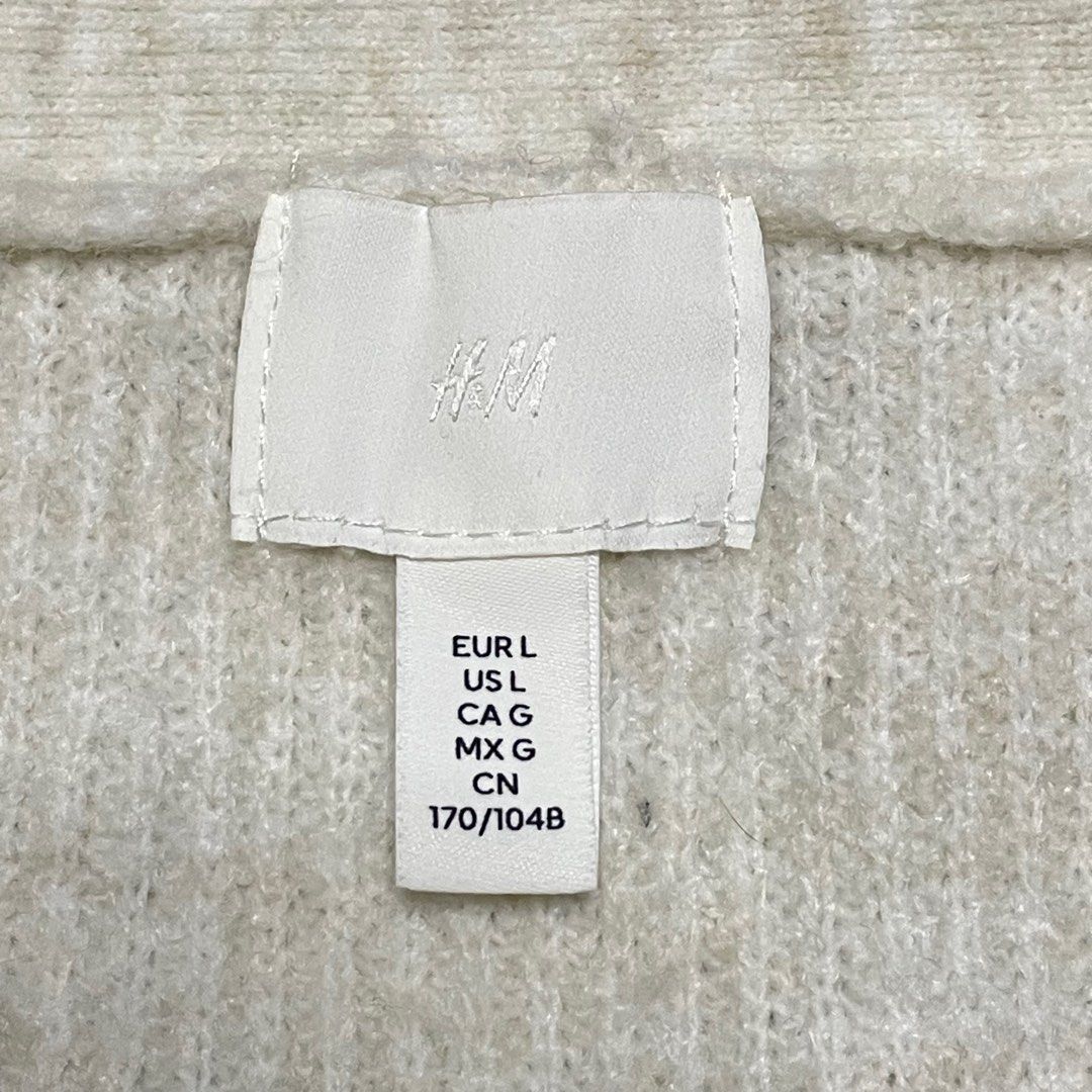 H&M Bow Cardigan (Category: Longsleeves) located in Marikina City. Submitted by icebear0821 (Listing ID 1354648428, Image 3). Description: • wore only once during a taiwan trip • message me if you want when worn pic .