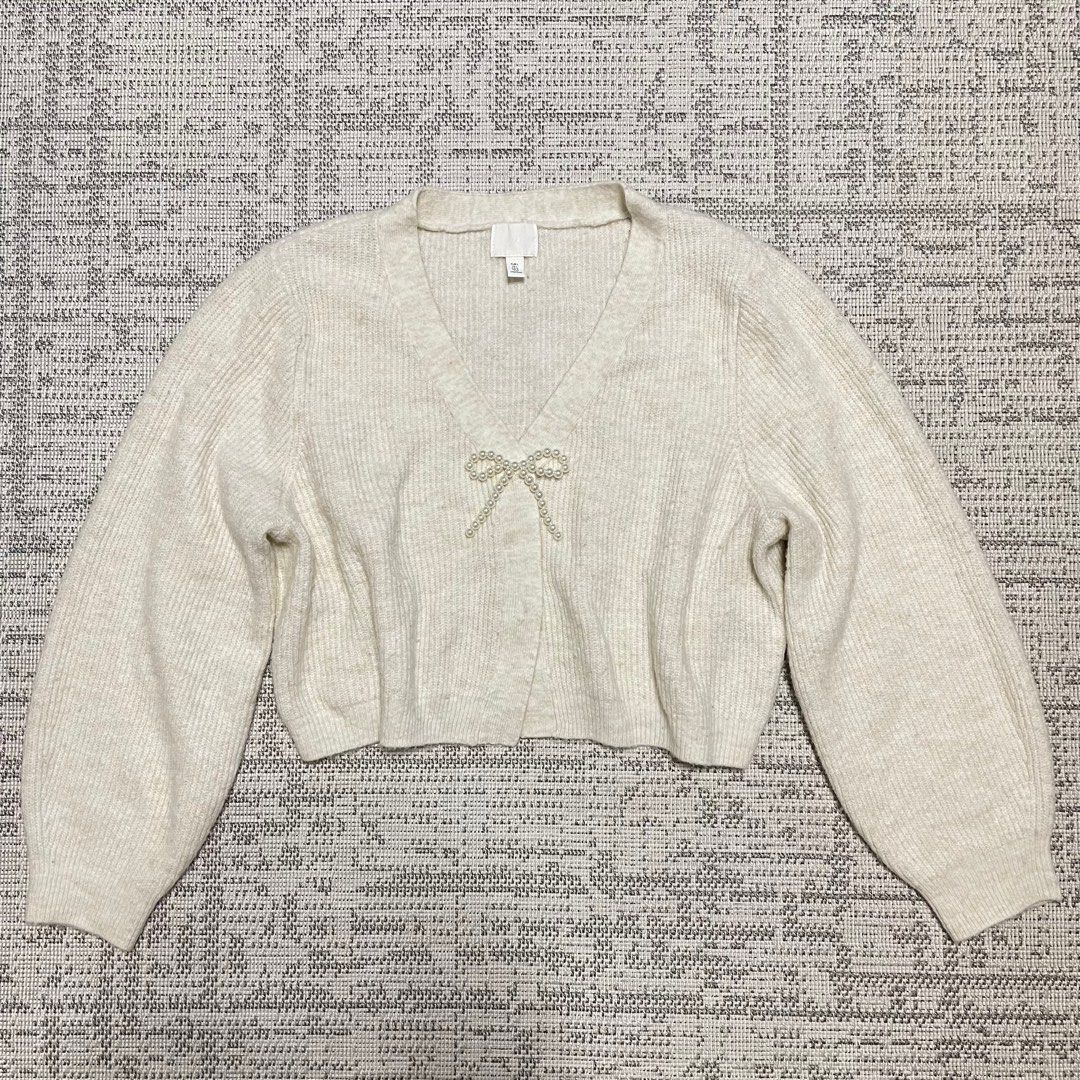 H&M Bow Cardigan (Category: Longsleeves) located in Marikina City. Submitted by icebear0821 (Listing ID 1354648428, Image 1). Description: • wore only once during a taiwan trip • message me if you want when worn pic .