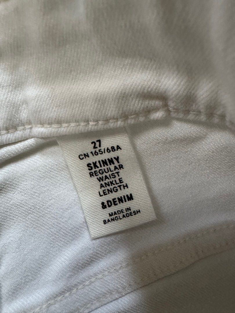 H&M White Skinny Jeans (Category: Jeans) located in Quezon City. Submitted by prebyeee (Listing ID 1354572548, Image 3). Description: Personal preloved Only used once 🤦🏻‍♀️ Skinny jeans Regular waist Ankle length Rfs: decluttering.