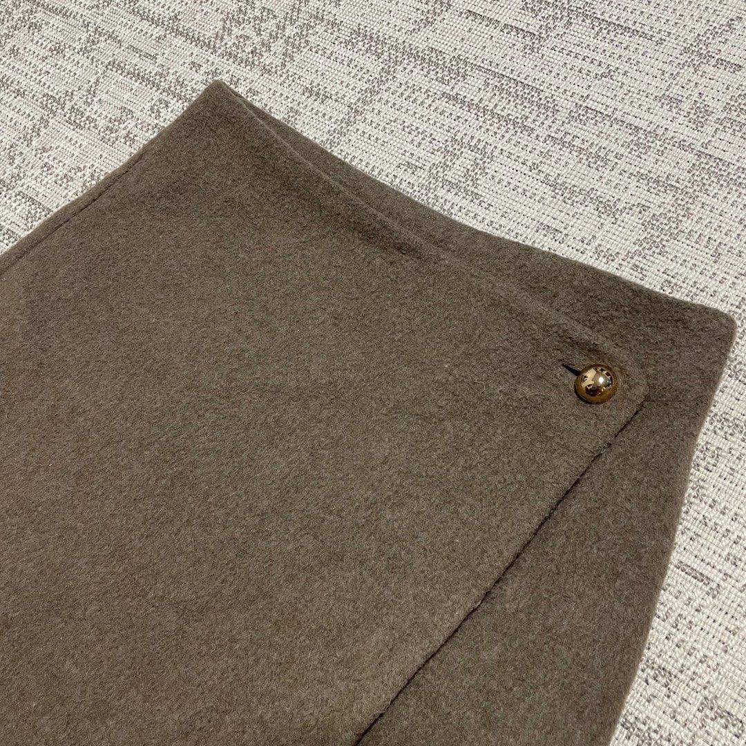 H&M Wrap Mini Skirt (Category: Skirts) located in Marikina City. Submitted by icebear0821 (Listing ID 1354647231, Image 2). Description: • wore only once during a taiwan trip • message me if you want when worn pic .