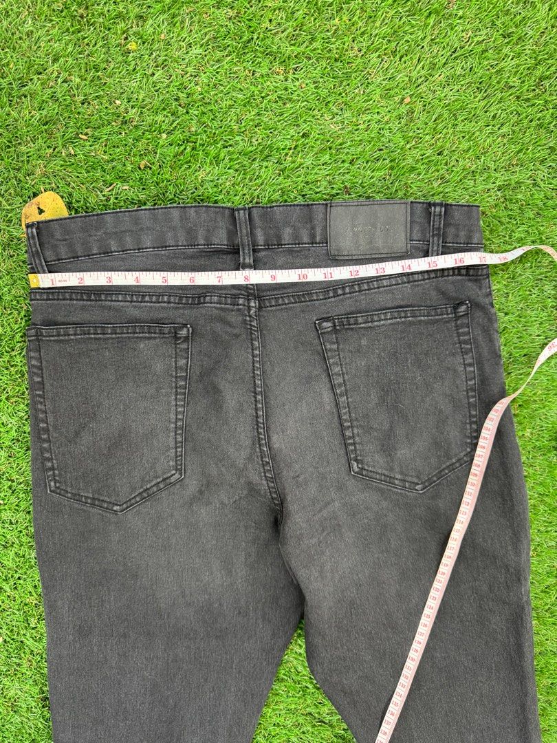 Kenneth Cole Washed Black Tapered Jeans (Category: Jeans) located in Quezon City. Submitted by honalo (Listing ID 1354589710, Image 3). Description: Kenneth cole Tapered Jeans Washed black Fits 33-34.