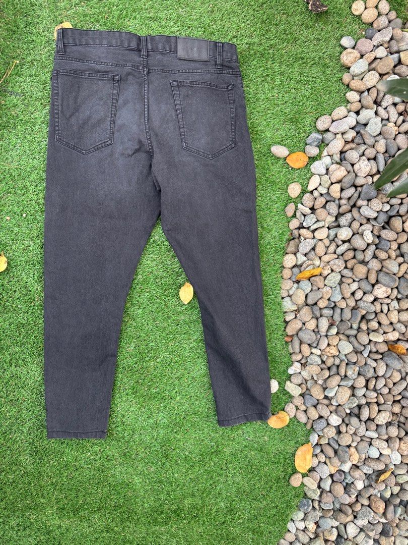 Kenneth Cole Washed Black Tapered Jeans (Category: Jeans) located in Quezon City. Submitted by honalo (Listing ID 1354589710, Image 2). Description: Kenneth cole Tapered Jeans Washed black Fits 33-34.