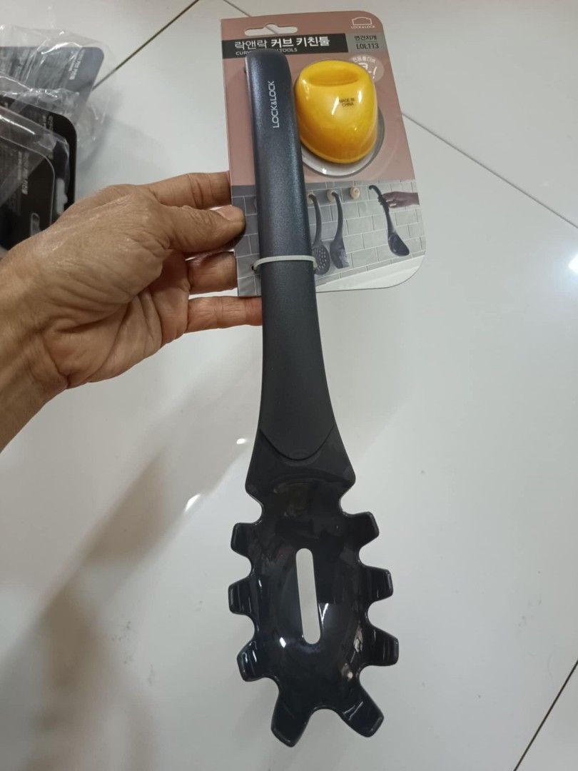 Kitchen Curved Tool (Category: Cookware & Accessories) located in Caloocan City. Submitted by chonadura91470 (Listing ID 1354655893, Image 1). Description: Kitchen Curved tool by Lock and Lock 10 available.