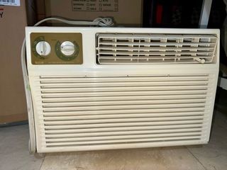 Kolin room air conditioner window type 1.0 HP