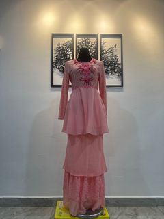 (Category: ) located in . Submitted by nns.wardrobe (Listing ID 1354619106, Image 1). Description: .