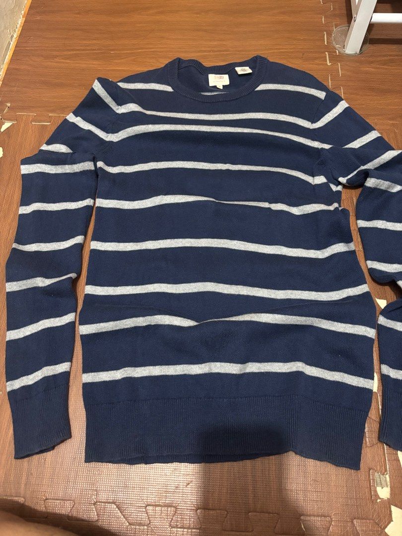 levis sweater small (Category: Coats, Jackets and Outerwear) located in Manila. Submitted by bbb30 (Listing ID 1354630296, Image 1). Description: levis sweater size small used once faded tag.