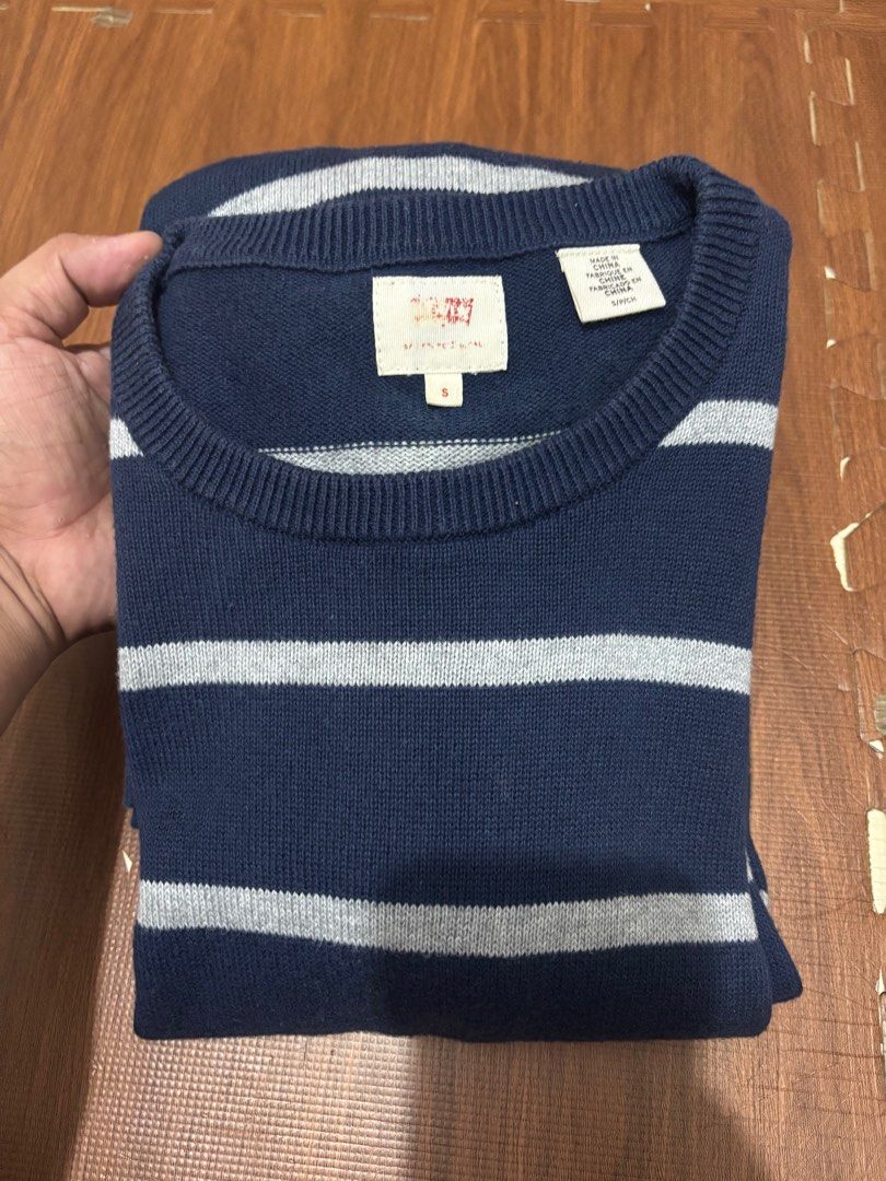 levis sweater small (Category: Coats, Jackets and Outerwear) located in Manila. Submitted by bbb30 (Listing ID 1354630296, Image 3). Description: levis sweater size small used once faded tag.