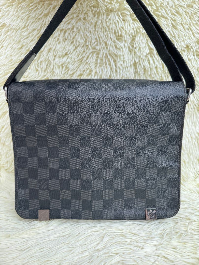 LV District Graphite PM (Category: Luxury Bags & Wallets) located in Las Pinas. Submitted by Le.Pattie.Luxe (Listing ID 1354623207, Image 2). Description: 💯% Authentic 𝐋𝐕 𝐃𝐢𝐬𝐭𝐫𝐢𝐜𝐭 𝐆𝐫𝐚𝐩𝐡𝐢𝐭𝐞 𝐏𝐌 🩶𝐏𝐡𝐩 𝟒𝟑𝐤🩶 ▪️7.5/10 condition, tarnished hardwares ▪️Inclusion: dustbag 💯% authentic or your money back ✅DTI Registered ✅BDO Checkout Merchant 💳Online credit card payments are accepted 💳Installment/Buy Now Pay Later payment ter