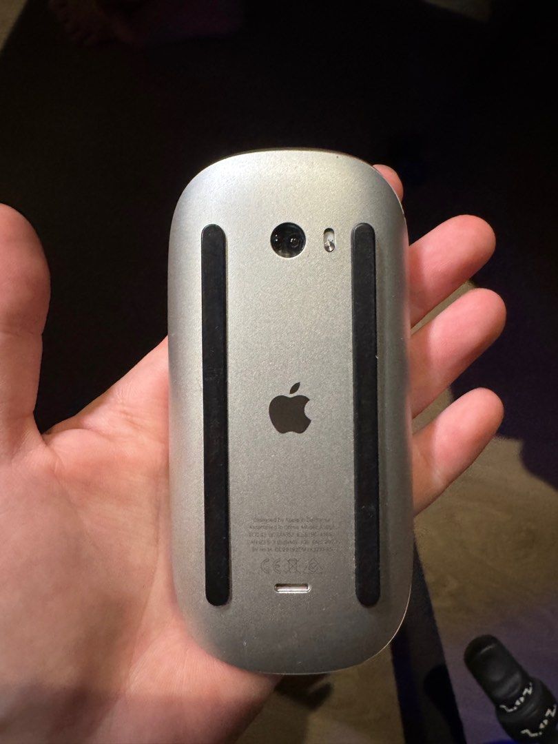 Magic Mouse (Category: Mouse & Mousepads) located in Singapore. Submitted by minjunior (Listing ID 1354688985, Image 3). Description: .