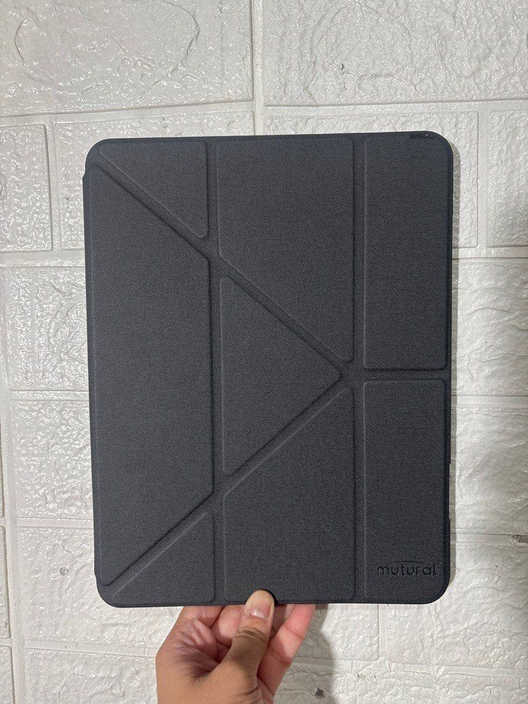 Trifold Ipad Air 5 Case (Category: Cases & Sleeves) located in Pasig City. Submitted by ckkyu (Listing ID 1354711357, Image 1). Description: 🪄 originally bought for 1k+ 🪄 minor flaws ‼️ 🪄 negotiable for sure-buyer 🪄 no box 🪄 with FREE paper-like screen protector ‼️.