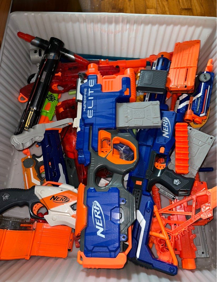 Nerf (Category: Action & Battle Toys) located in Singapore. Submitted by itsnotmelizabeth (Listing ID 1354721059, Image 6). Description: Decluttering selling all together. .