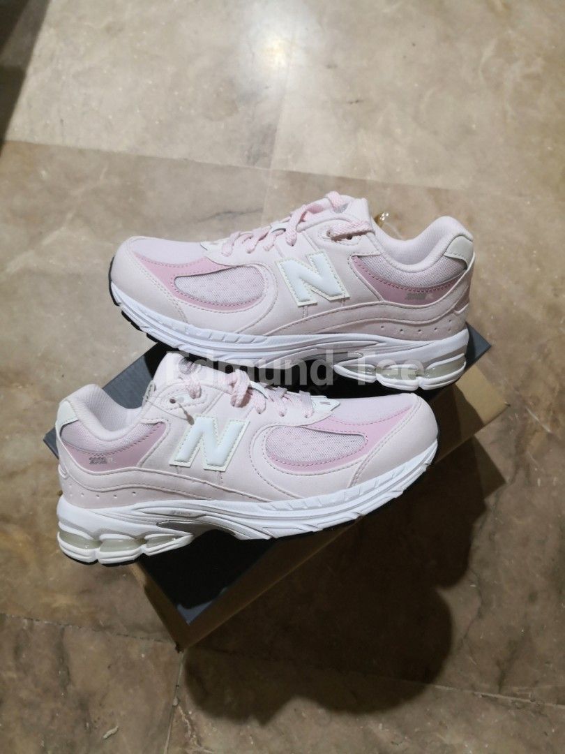 New Balance 2002R Pink Granite (Category: Sneakers) located in Manila. Submitted by edmund.tee (Listing ID 1354705891, Image 1). Description: New Balance 2002R Pink Granite Girls Wide US 5.5Y / 23.5cm Brand new with box. SRP: Php 4,995 Selling for Php 3,500 only Location: Quezon City, can deliver nationwide. Buyer shoulder shipping fee. Payment: BPI, GCash.