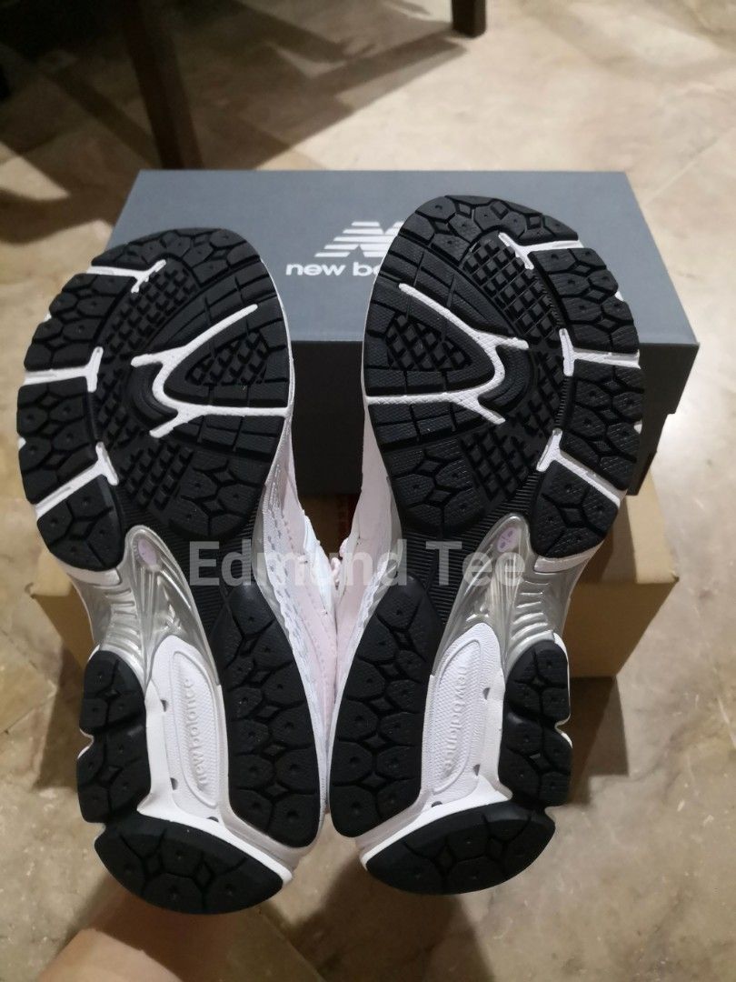 New Balance 2002R Pink Granite (Category: Sneakers) located in Manila. Submitted by edmund.tee (Listing ID 1354705891, Image 2). Description: New Balance 2002R Pink Granite Girls Wide US 5.5Y / 23.5cm Brand new with box. SRP: Php 4,995 Selling for Php 3,500 only Location: Quezon City, can deliver nationwide. Buyer shoulder shipping fee. Payment: BPI, GCash.