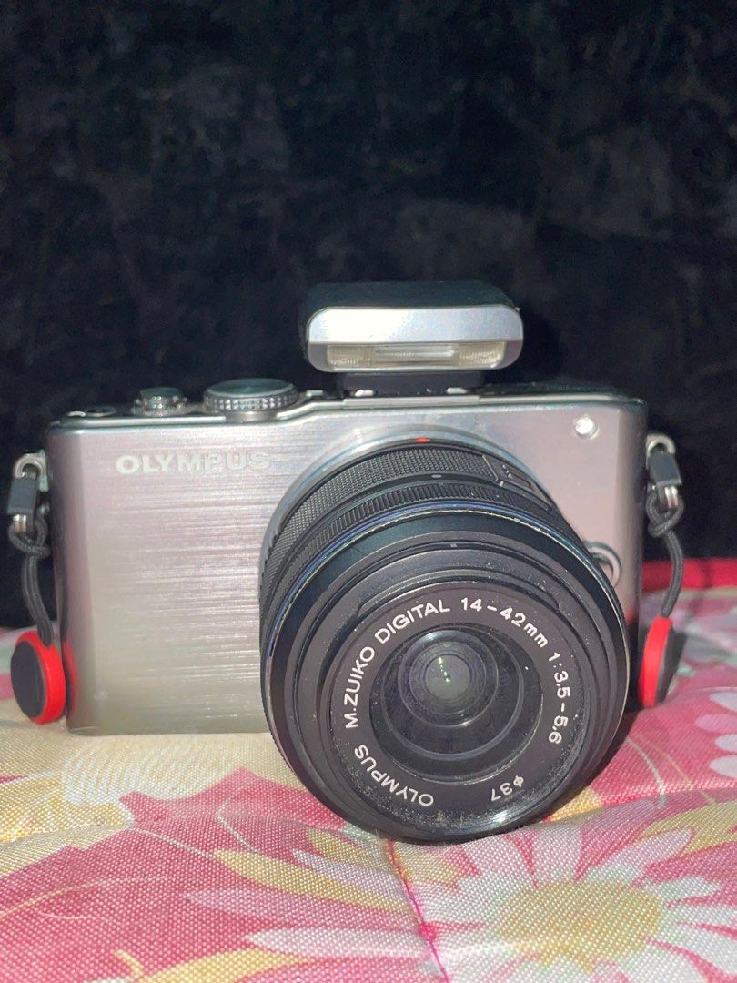 Olympus Epl3 (Category: Cameras) located in Quezon City. Submitted by jeeeellllllllll (Listing ID 1354704602, Image 1). Description: Olympus Epl 3 Issue: Lens: Aperture flex daw ang sira according sa nag aayos, yung mga picture ay underexposed even sa well lit environment. Aside from lens, yung rubber malapit sa menu button lang. I can send some sample shots before masira ang lens. Everything is fine naman aside from lens, if may lens po kayo na 