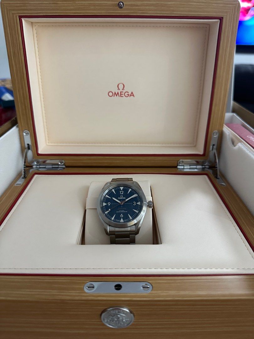 Omega Railmaster (Category: Luxury Watches) located in Taguig. Submitted by paolo.versoza (Listing ID 1354532523, Image 1). Description: Reference 220.10.40.20.01.001 Between lugs: 20 mm Lug‑to‑lug: 47.0 mm Thickness: 12.7 mm Case diameter: 40 mm Dial color: Blue (Denim) Water resistance:15 bar (150 meters) Calibre: Omega 8806 Power reserve: 55 hours Foreign AD purchased Feb 2025 Price is negotiable Inclusions: Watch, Watch Box (including outer b