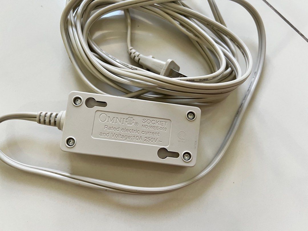 OMNI Extension Cord Set 4M Wee-003 (Category: Other Accessories) located in Makati City. Submitted by tim26765 (Listing ID 1354555265, Image 2). Description: ￼OMNI Extension Cord Set 4M Wee-003.