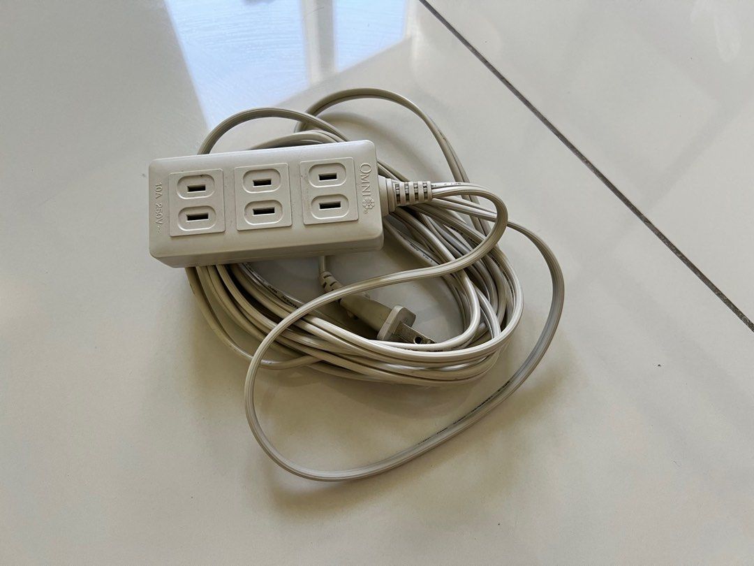 OMNI Extension Cord Set 4M Wee-003 (Category: Other Accessories) located in Makati City. Submitted by tim26765 (Listing ID 1354555265, Image 3). Description: ￼OMNI Extension Cord Set 4M Wee-003.