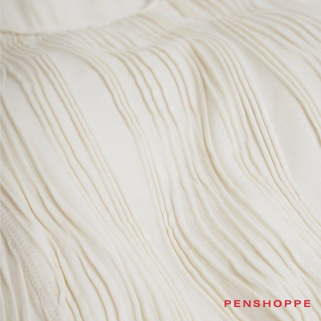 Penshoppe Two-Piece Textured Rashguard (Category: Bikinis & Swimsuits) located in Makati City. Submitted by alamode.ph (Listing ID 1354556723, Image 3). Description: Padded top.