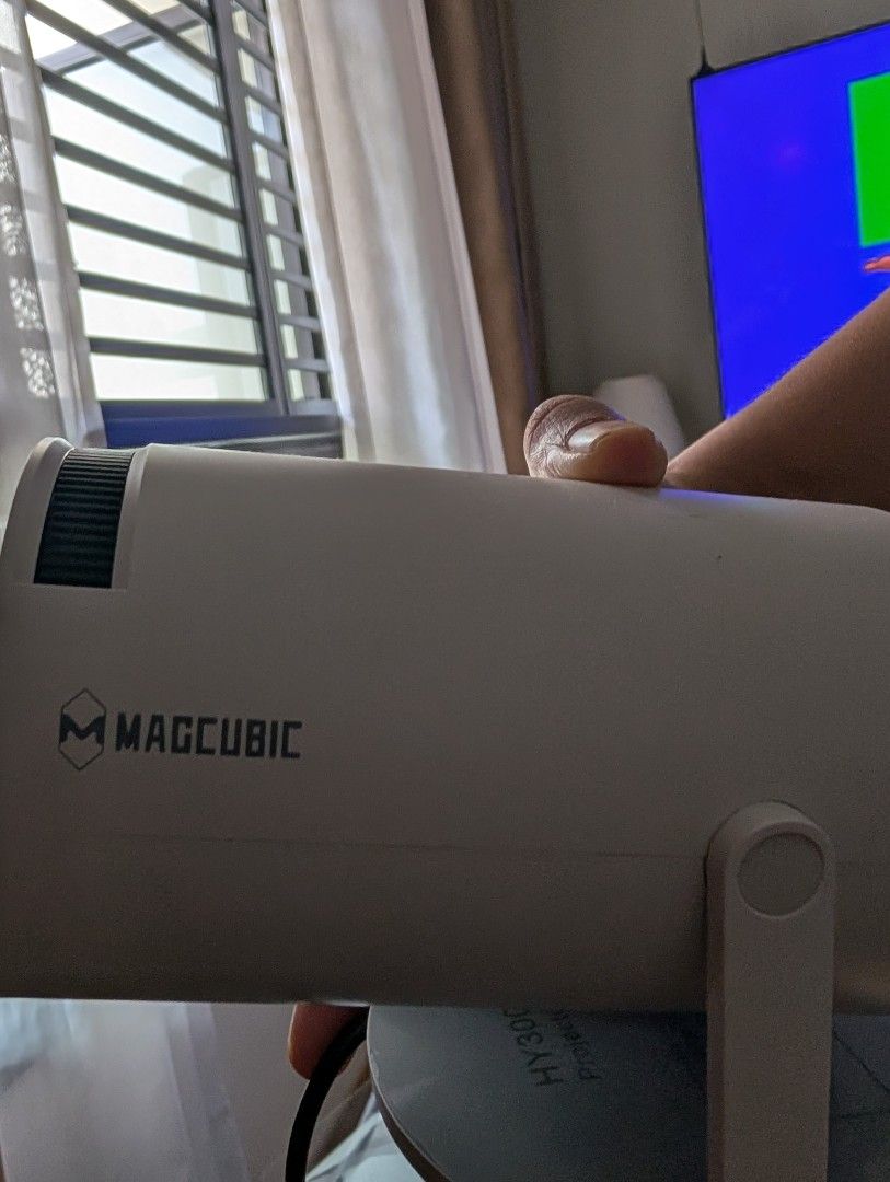 Projector (Category: Projectors) located in Singapore. Submitted by nsrlhqq (Listing ID 1353888939, Image 2). Description: selling off due to under usage..