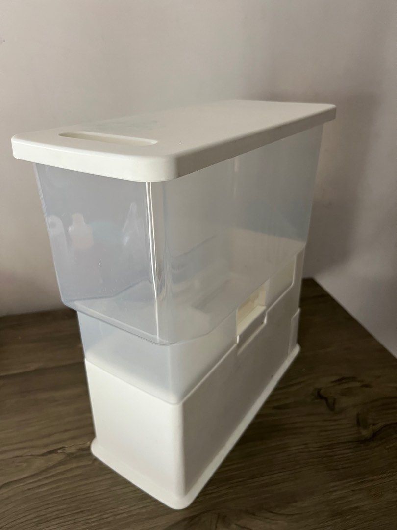 Rice Dispenser (Mandaue Brand) (Category: Food Organization & Storage) located in Makati City. Submitted by mabz21 (Listing ID 1354523956, Image 1). Description: 5kilos storage Upgraded not using anymore No Damage / with minimal stain sa lid cover.
