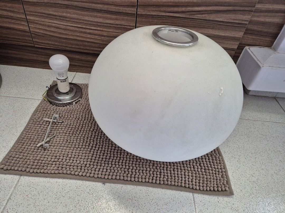 Round Ceiling Light (Category: Lighting) located in Singapore. Submitted by sharky72 (Listing ID 1354581925, Image 1). Description: Well used, but in good condition. 3 colours light bulb..
