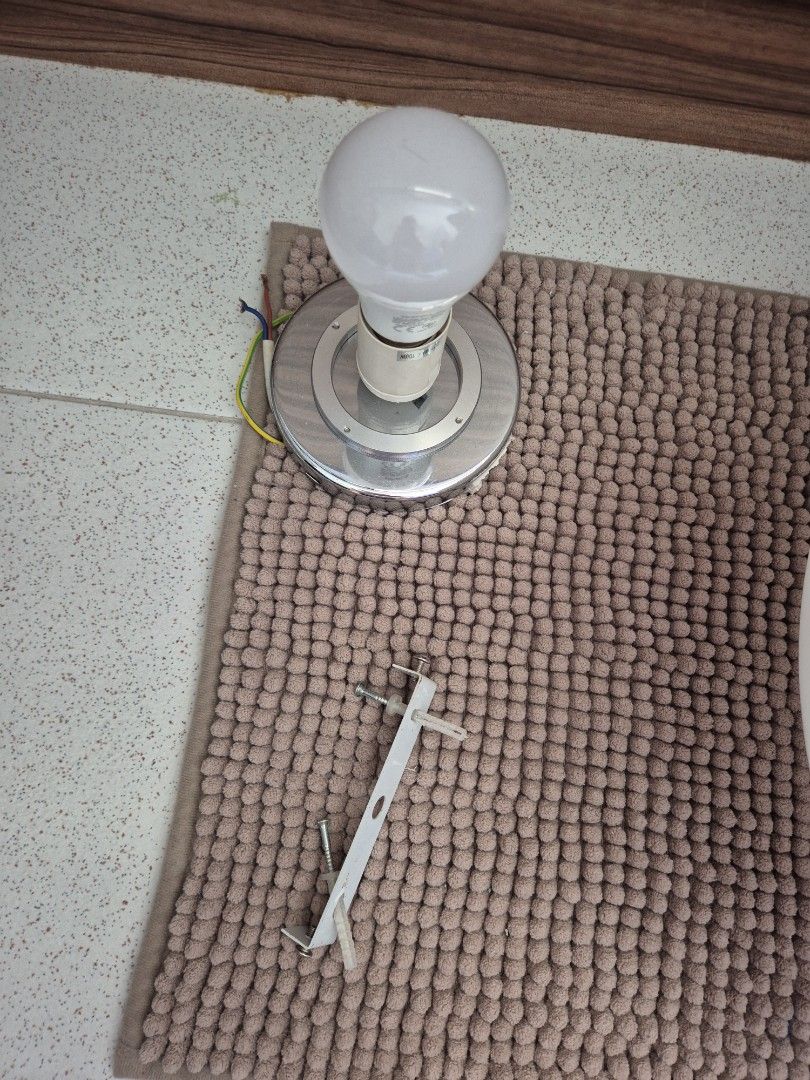 Round Ceiling Light (Category: Lighting) located in Singapore. Submitted by sharky72 (Listing ID 1354581925, Image 2). Description: Well used, but in good condition. 3 colours light bulb..