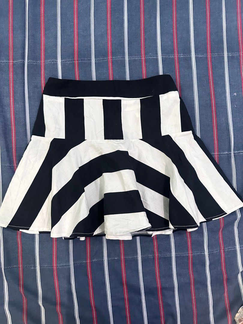 Seek the Unique summer skirt (Category: Skirts) located in Bulacan. Submitted by minimaline (Listing ID 1354571465, Image 1). Description: Never used. Just stored .