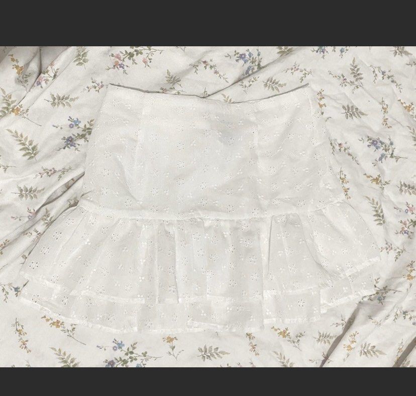 Shein Eyelet White Ruffle Layer Tiered Mini Skirt (Category: Skirts) located in Cebu City. Submitted by declairetter (Listing ID 1354684457, Image 2). Description: Only used once. Bought from a carouseller but she never used it. Like new! Sold out na sa shein Best fit XS-S.