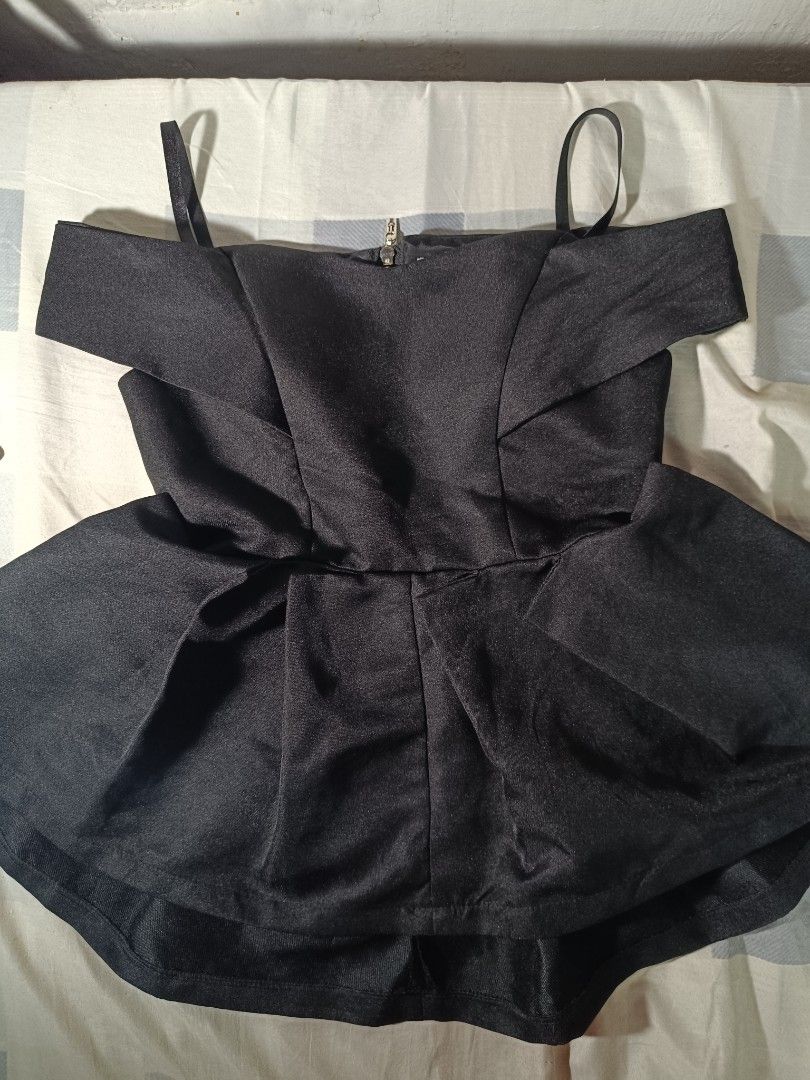 Sleeveless off shoulder tops elegant top (Category: Blouses) located in Manila. Submitted by pre_lovie_stuff02 (Listing ID 1354651223, Image 1). Description: Condition: Like new, never been used but binili ko lang din as preloved.
