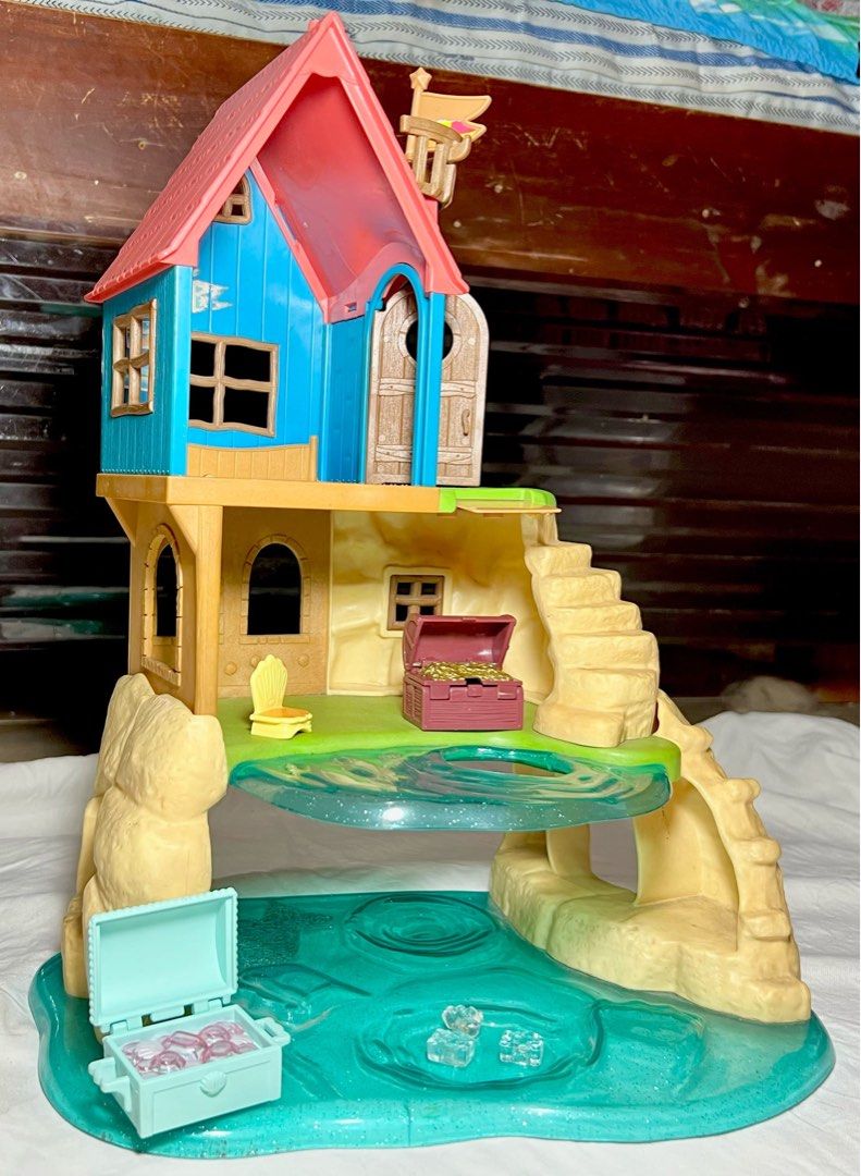 Sylvanian Families Secret Island Playset (Category: Kids Toys) located in San Fernando. Submitted by mgpy08 (Listing ID 1354543810, Image 2). Description: Preloved In excellent used condition.