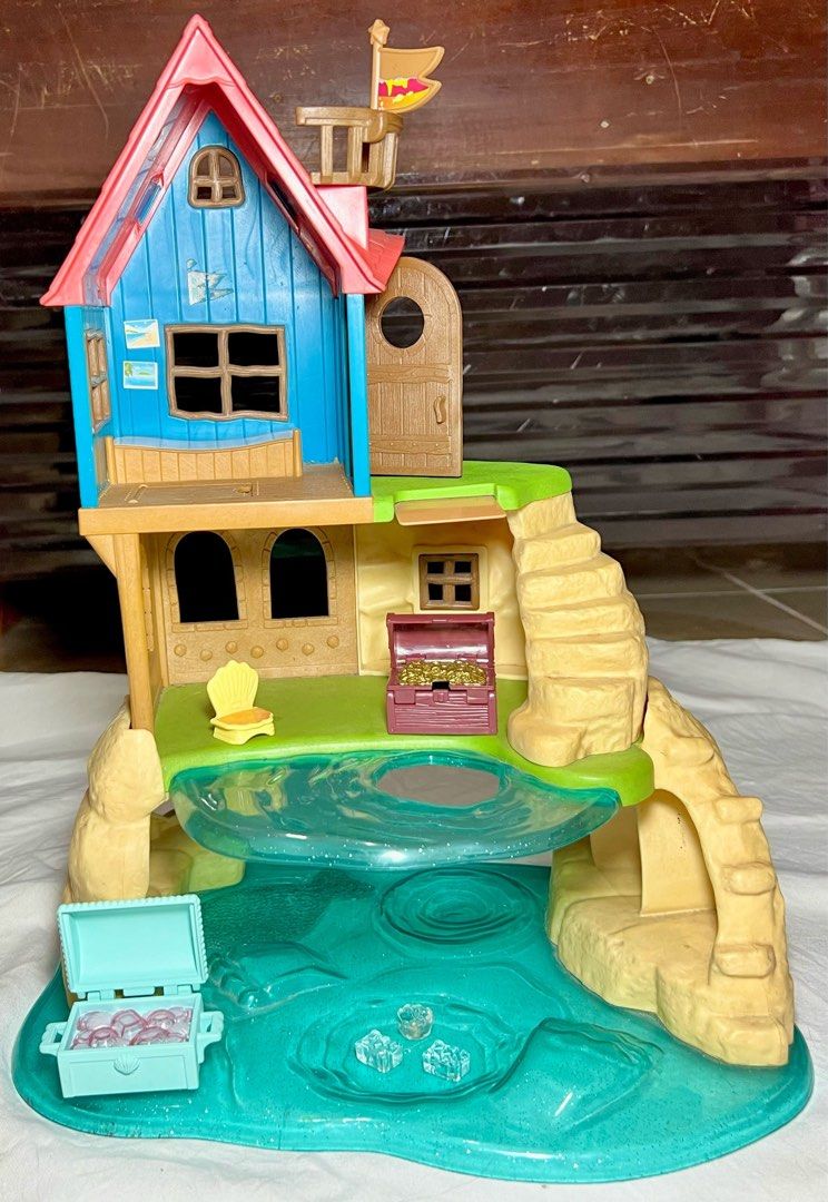 Sylvanian Families Secret Island Playset (Category: Kids Toys) located in San Fernando. Submitted by mgpy08 (Listing ID 1354543810, Image 1). Description: Preloved In excellent used condition.