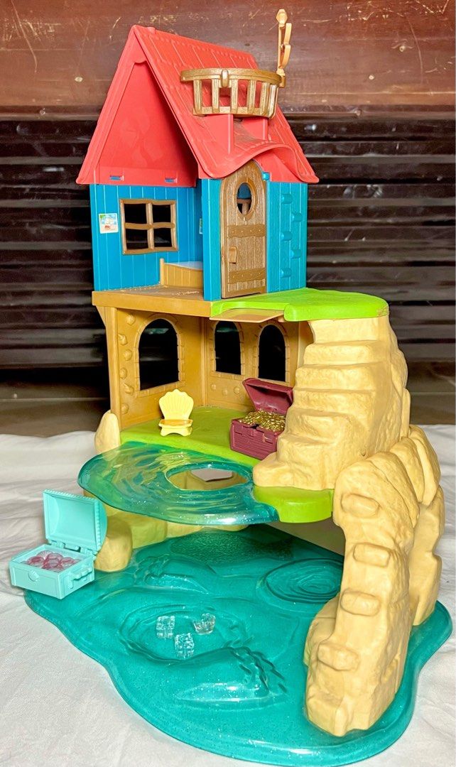 Sylvanian Families Secret Island Playset (Category: Kids Toys) located in San Fernando. Submitted by mgpy08 (Listing ID 1354543810, Image 3). Description: Preloved In excellent used condition.