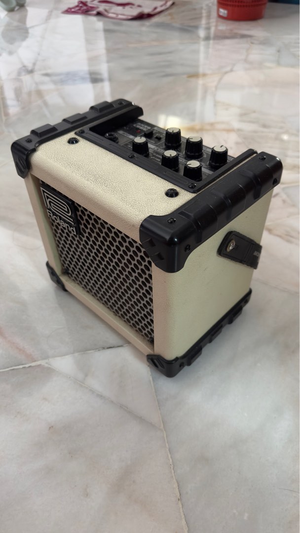 To let go! Roland Micro Cube (no adaptor ya), Hobbies & Toys, Music ...