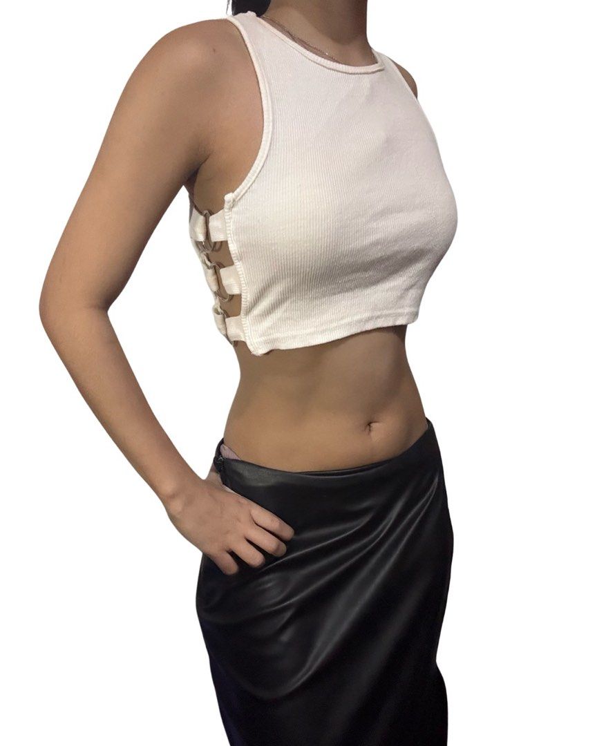 TOBI ribbed side ring top (Category: Sleeveless) located in Manila. Submitted by violoot (Listing ID 1354713613, Image 1). Description: XS-M, best fits S.