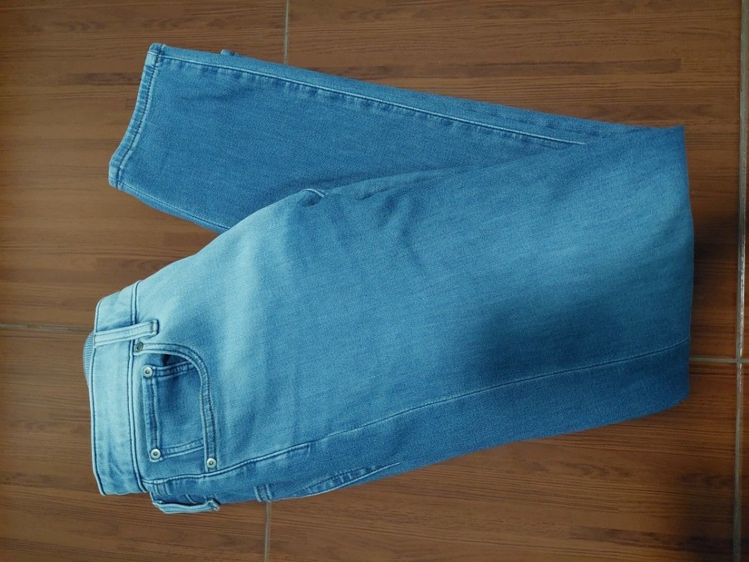 UNIQLO Straight Cut Jeans (Category: Jeans) located in Kawit. Submitted by cansitcanton (Listing ID 1354626648, Image 1). Description: Uniqlo Straight Cut Jeans Size: Small Waist 68-76cm No Issues In good condition Like New.