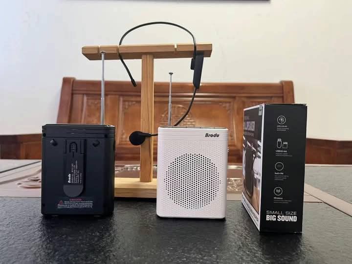 Wireless lapel mic 🎤 (Category: Microphones) located in Manila. Submitted by erick80762 (Listing ID 1354533937, Image 2). Description: .