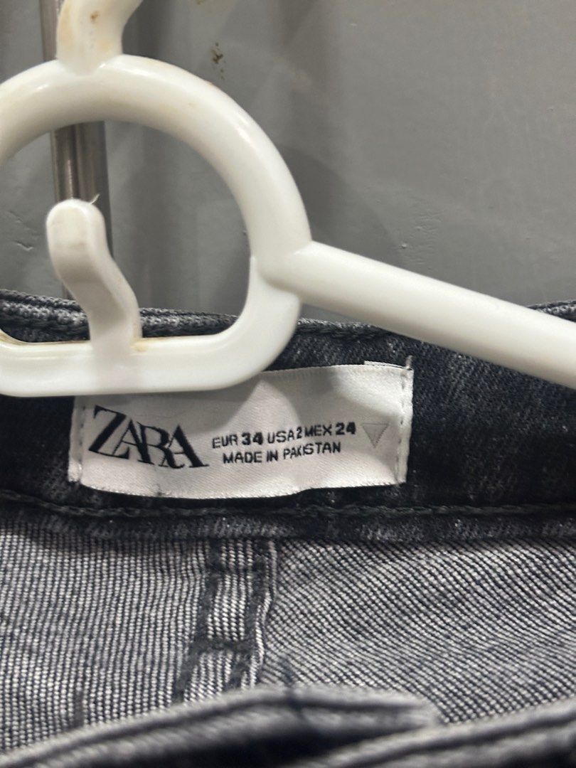 Zara Denim Jeans in Grey (Category: Jeans) located in Cagayan de Oro. Submitted by krnnndr (Listing ID 1354635675, Image 3). Description: - for reference: perfectly fits as a 5’3 girly - pants size is in the picture.