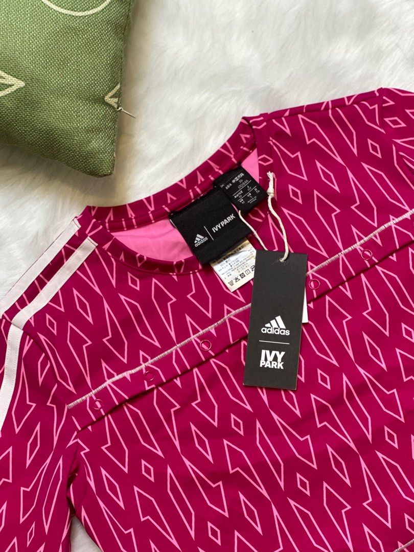 ADIDAS x IVY PARK DRIFIT CROP (Category: Activewear) located in Naga. Submitted by ubi04 (Listing ID 1354837238, Image 3). Description: MEDIUM DRIFIT LONGSLEEVES CROP .