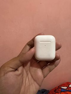 AirPods Gen 2 wireless charging case