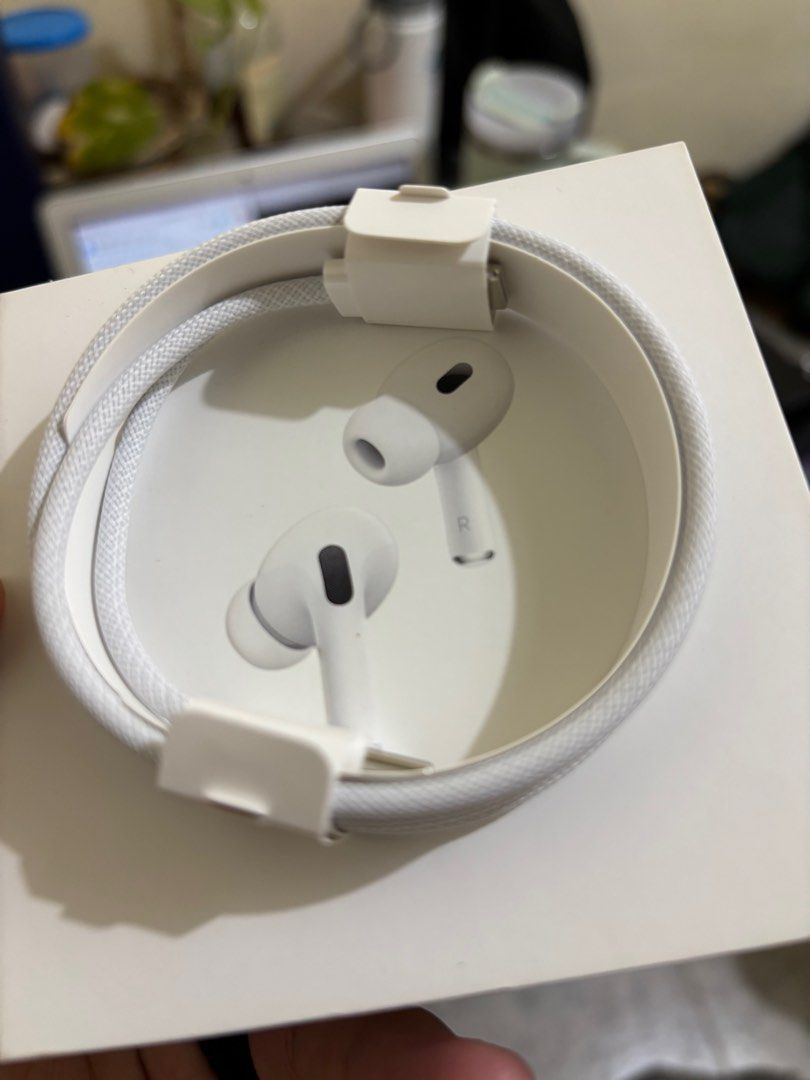 Airpods Type c woven charger cable (Category: Cables & Adaptors) located in Quezon City. Submitted by hamburjer16 (Listing ID 1354877191, Image 1). Description: never used.
