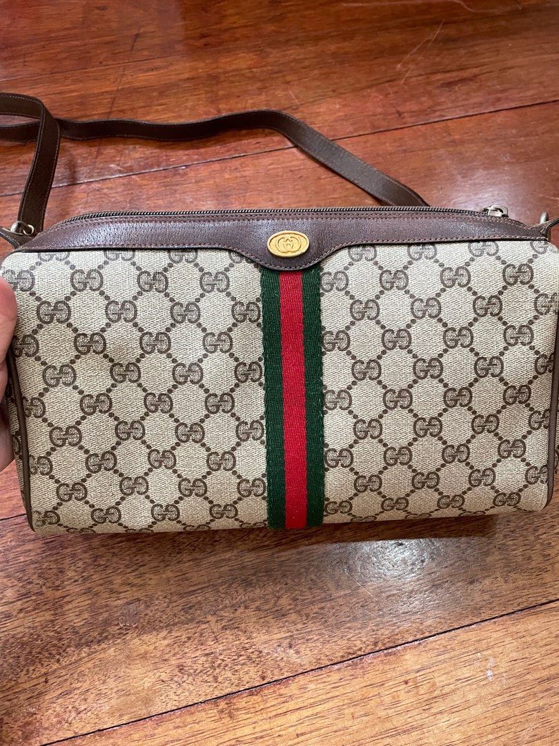 Authentic gucci sling bag (Category: Luxury Bags & Wallets) located in Makati City. Submitted by sunshine0701 (Listing ID 1354760078, Image 2). Description: Guaranteed original.