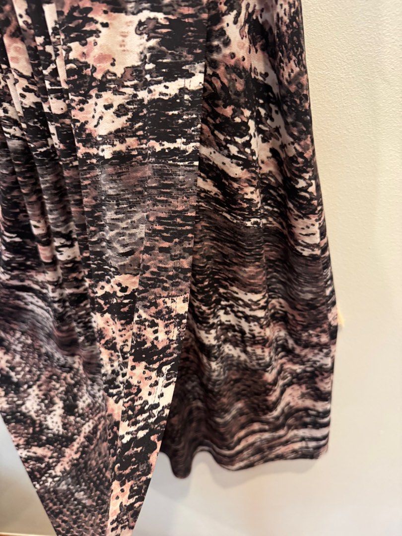 BCBG Dress orig never worn Small tag Negotiable (Category: Dresses) located in Manila. Submitted by goinggreener (Listing ID 1354778530, Image 2). Description: .