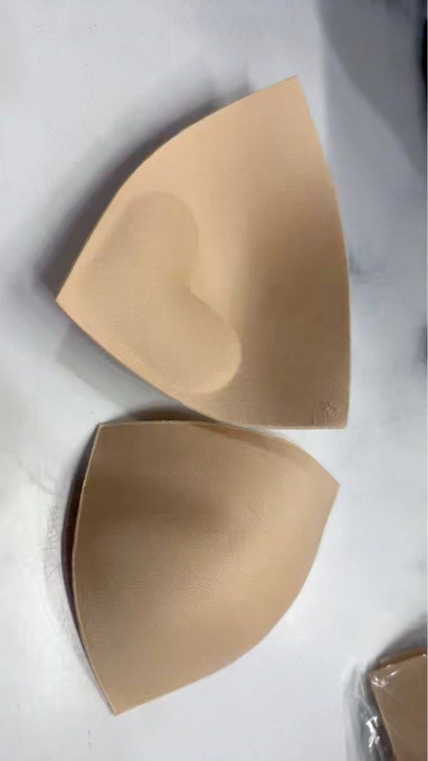 Bra padding (Category: New Undergarments & Loungewear) located in Singapore. Submitted by setthesun (Listing ID 1354775297, Image 1). Description: Size from 28 to 38 $1 for one pair. Have more than 50 sets .