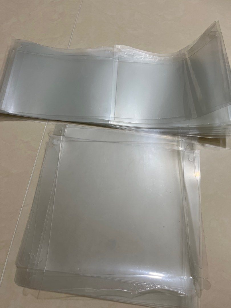 Cake boxes (Category: Bakeware) located in Singapore. Submitted by js2011 (Listing ID 1354802745, Image 3). Description: Clearance store room,didn’t use bought so many. 1 pack inside got 5 cake boxes. 8 inch cake box Size 25.5 * 25.5 * 17 cm.