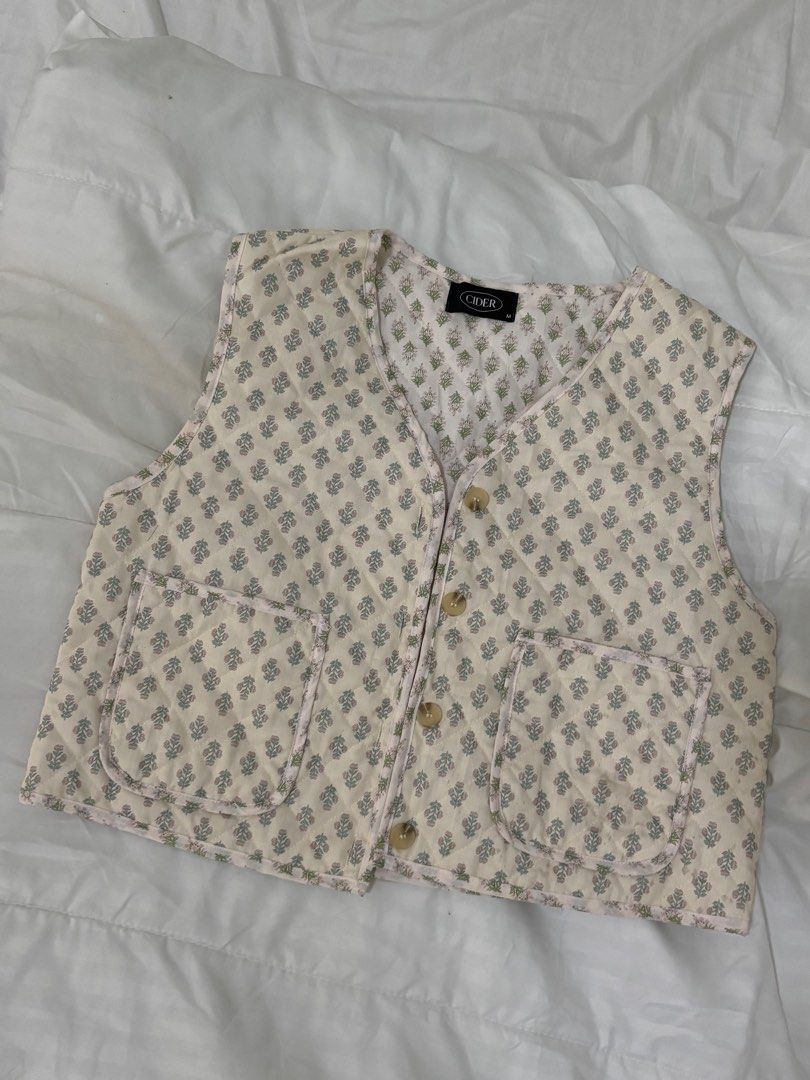 Cider Floral Vest (Category: Blouses) located in Quezon City. Submitted by fpla01 (Listing ID 1354750029, Image 1). Description: Used it only once RFS: Didnt really fit me well! .