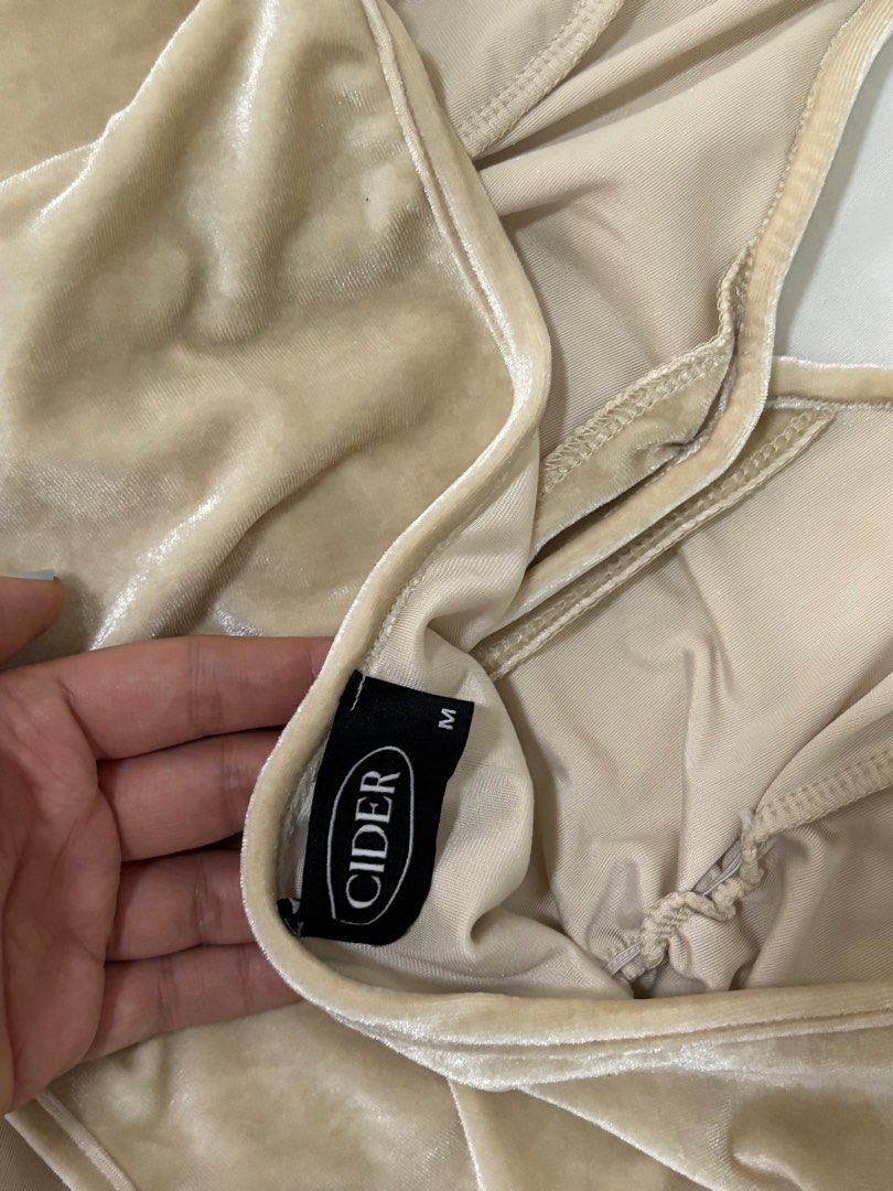 Cider Velvet Top (Category: Sleeveless) located in Quezon City. Submitted by fpla01 (Listing ID 1354751563, Image 2). Description: Used only 3x Rfs: Decluttering.