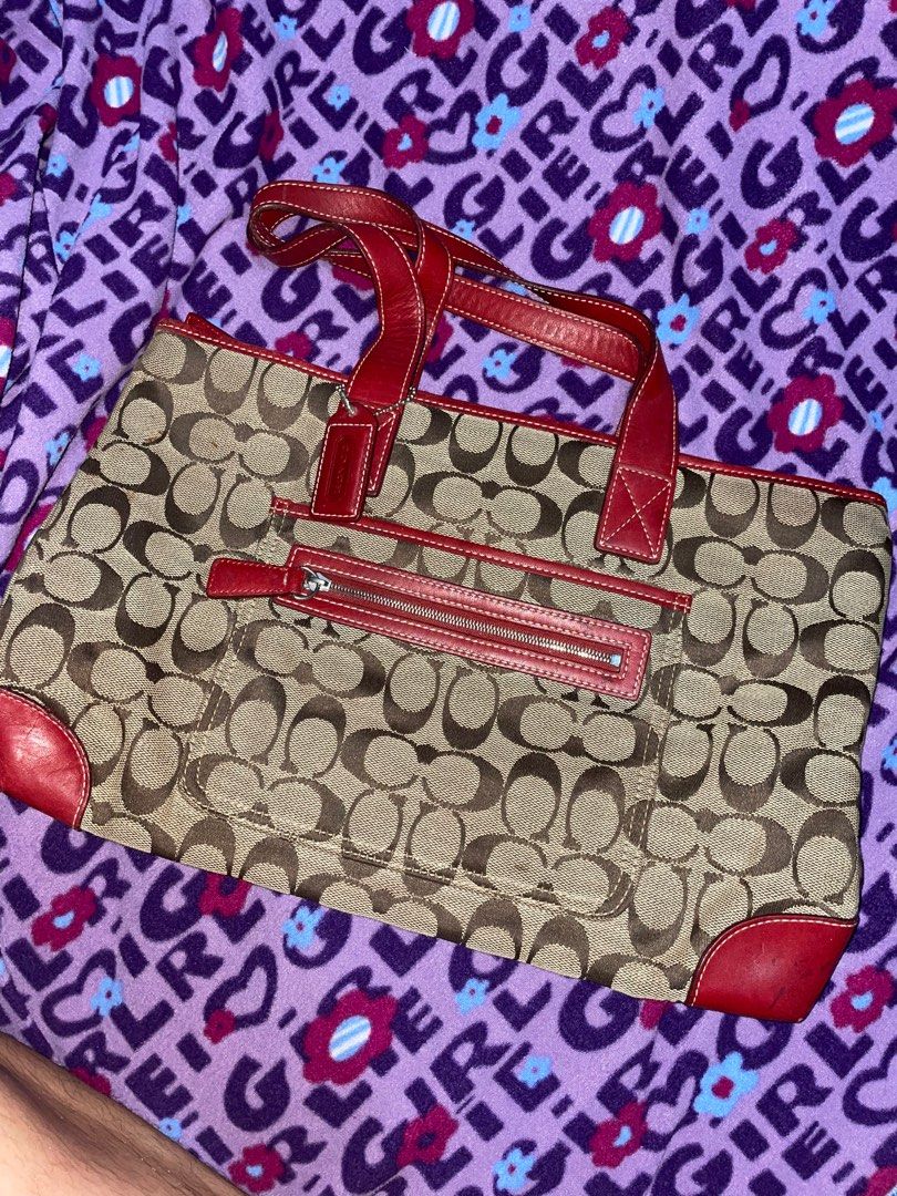 COACH Tote Bag Signature Canvas Red (Category: Luxury Bags & Wallets) located in Urdaneta. Submitted by _saphiera (Listing ID 1354875978, Image 1). Description: Small COACH Tote Bag Signature Canvas Red (From US) All goods with minimal stain other than that wala na.