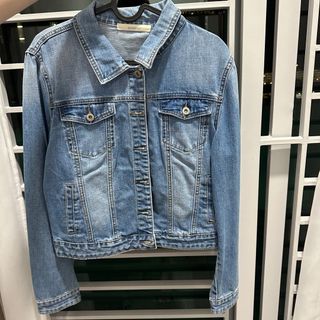 (Category: ) located in . Submitted by preeeowned (Listing ID 1354860301, Image 1). Description: .