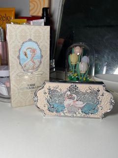 Flower Knows Swan Palette