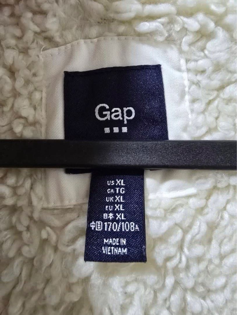 Gap winter jacket / parka (Category: Coats, Jackets and Outerwear) located in Las Pinas. Submitted by sofiaadeline (Listing ID 1354781596, Image 2). Description: .